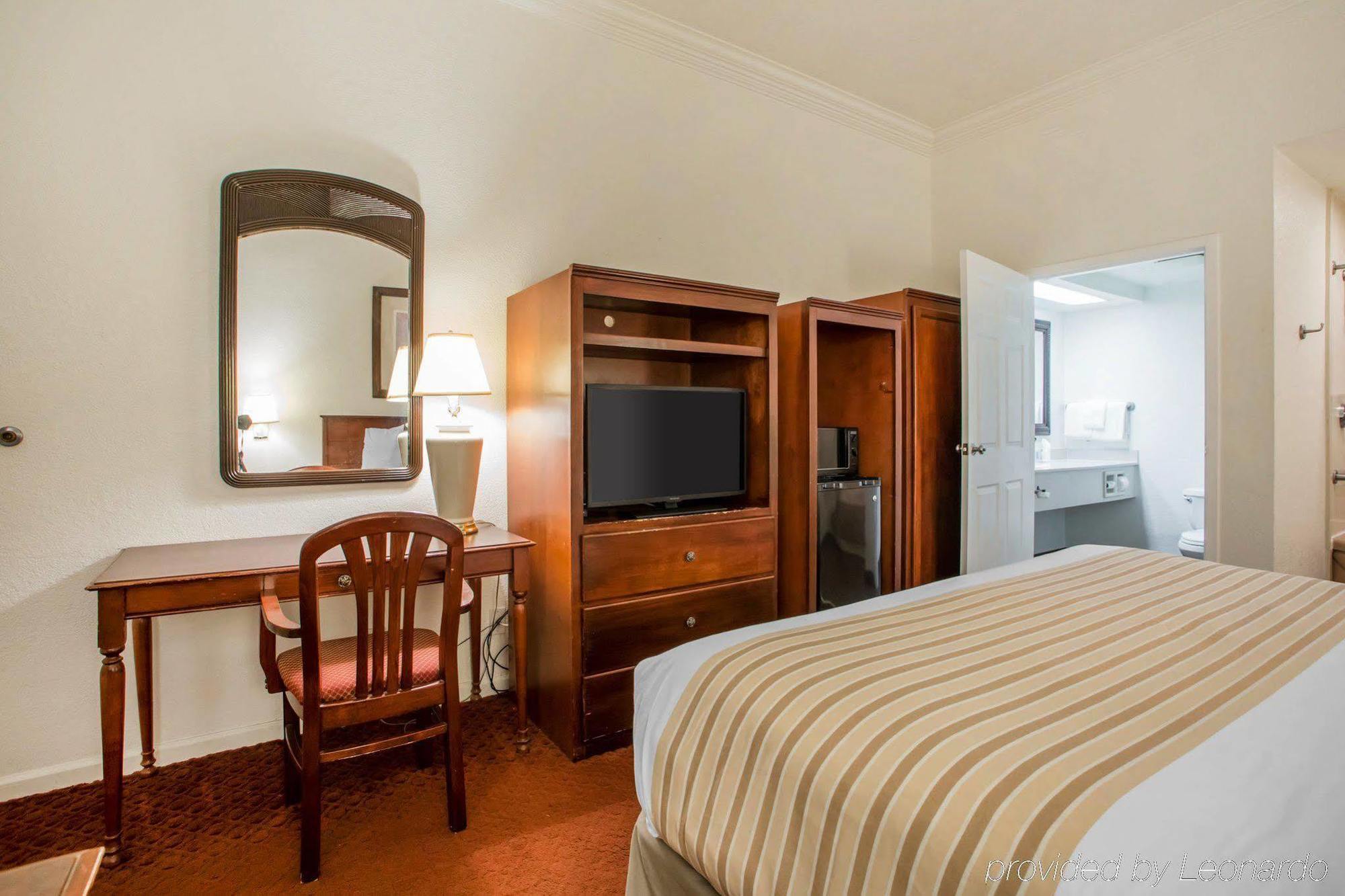 Hometowne Studios By Red Roof Egg Harbor-Atlantic City Airport Egg Harbor Township Exteriör bild