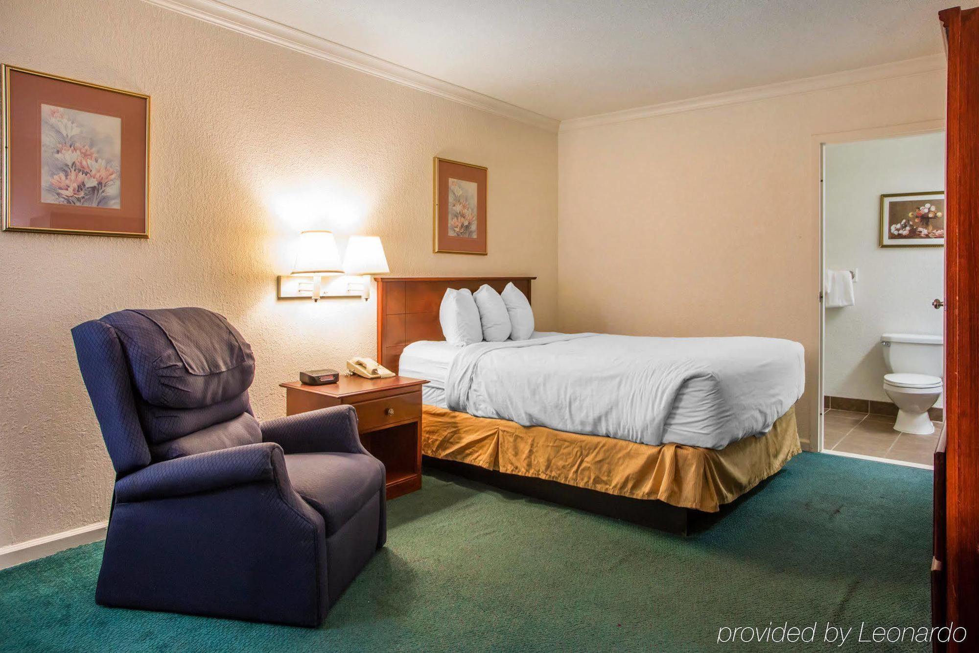Hometowne Studios By Red Roof Egg Harbor-Atlantic City Airport Egg Harbor Township Exteriör bild