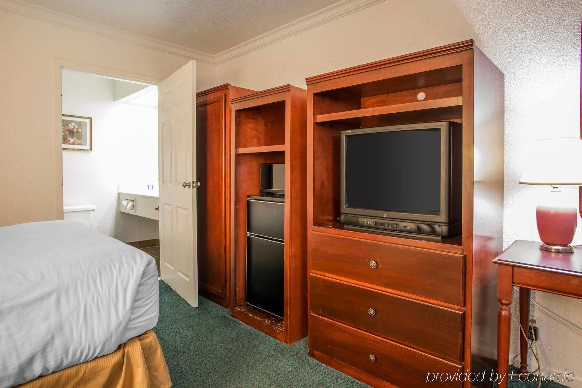 Hometowne Studios By Red Roof Egg Harbor-Atlantic City Airport Egg Harbor Township Exteriör bild