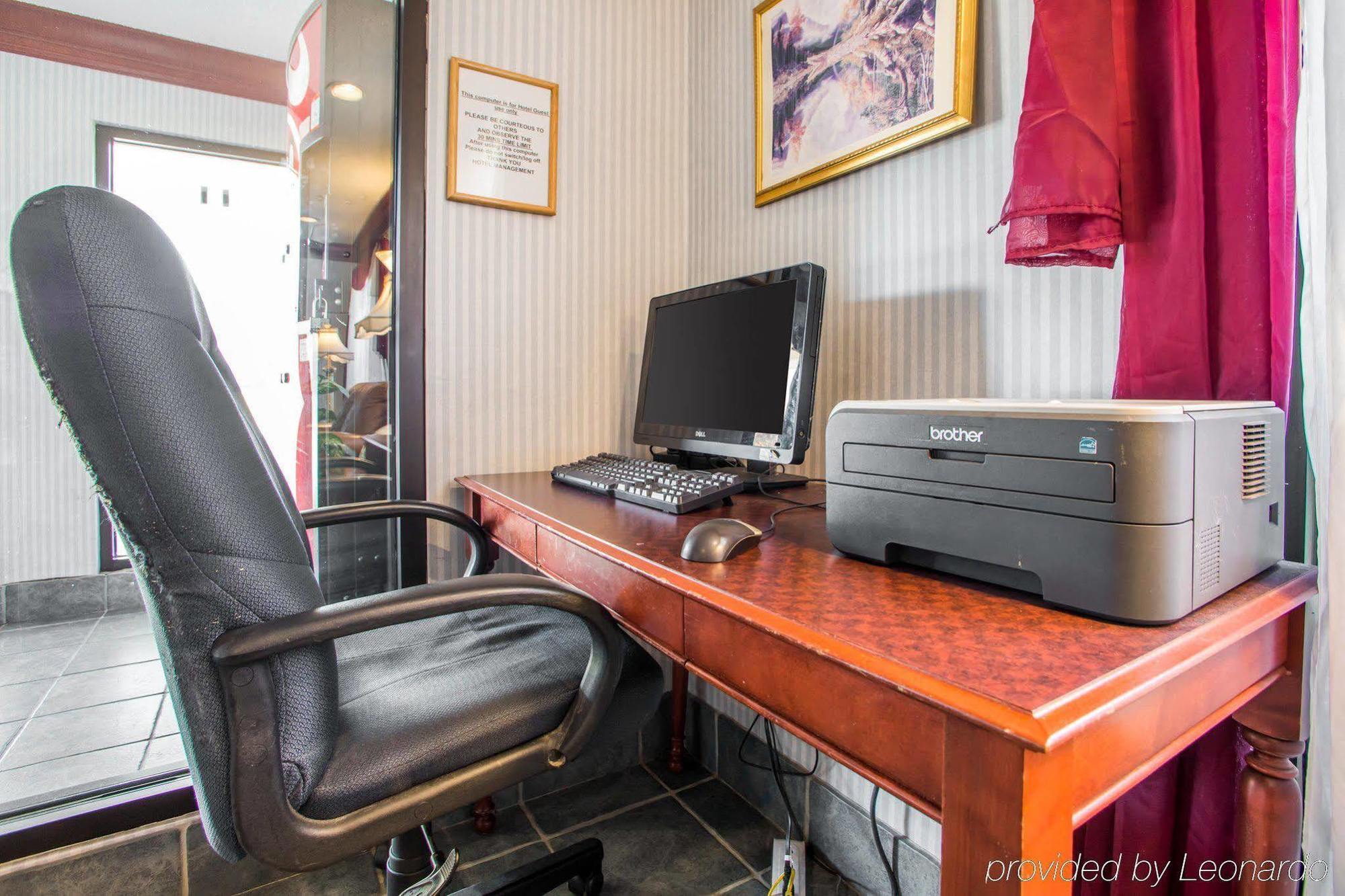 Hometowne Studios By Red Roof Egg Harbor-Atlantic City Airport Egg Harbor Township Exteriör bild